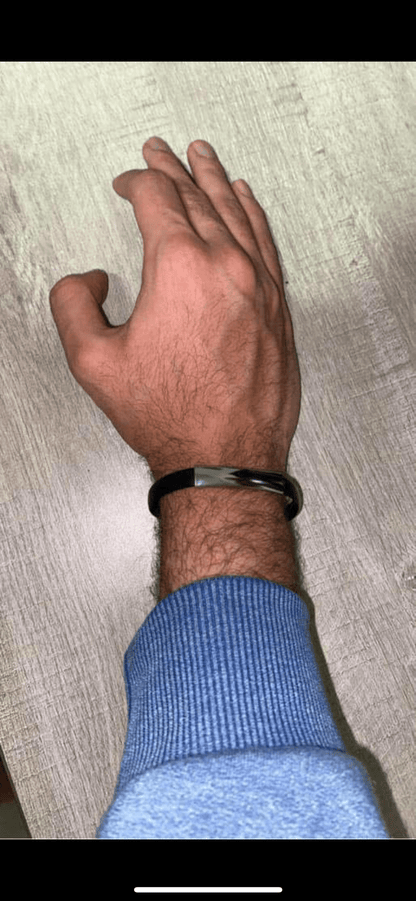 Chargeur Bracelet en cuir - détail de la connectique